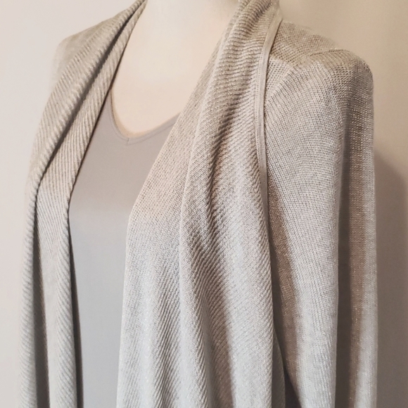 White House Black Market Silver Gray Tiered Open Collar Cardigan Sweater Size M - Picture 2 of 9
